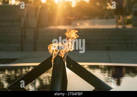 Flamme éternelle au Mémorial de guerre de l'État de Perth, WA, Australie Banque D'Images