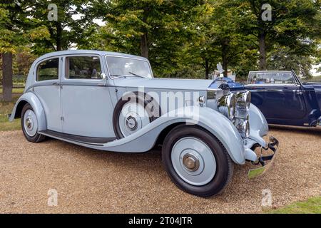 Rolls-Royce 25/30 Sports Saloon 1937 (1936-38) moteur 4257cc S6 OHV, Concours of Elegance 2023, Hampton court Palace, Londres, Royaume-Uni Banque D'Images