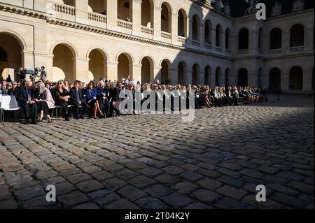 Paris, France. 03 octobre 2023. Ambiance lors d'un hommage national à la défunte historienne française et secrétaire perpétuelle de l'Académie française Hélène Carrere d'Encausse à l'Hôtel des Invalides à Paris, France le 3 octobre 2023. Photo Eric Tschaen/Pool/ABACAPRESS.COM crédit : Abaca Press/Alamy Live News Banque D'Images