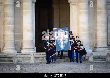 Paris, France. 03 octobre 2023. Ambiance lors d'un hommage national à la défunte historienne française et secrétaire perpétuelle de l'Académie française Hélène Carrere d'Encausse à l'Hôtel des Invalides à Paris, France le 3 octobre 2023. Photo Eric Tschaen/Pool/ABACAPRESS.COM crédit : Abaca Press/Alamy Live News Banque D'Images