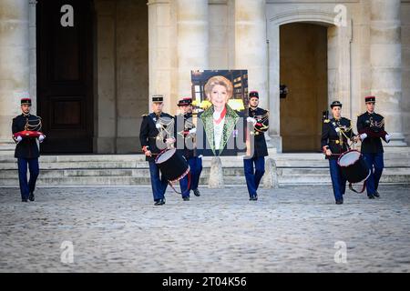 Paris, France. 03 octobre 2023. Ambiance lors d'un hommage national à la défunte historienne française et secrétaire perpétuelle de l'Académie française Hélène Carrere d'Encausse à l'Hôtel des Invalides à Paris, France le 3 octobre 2023. Photo Eric Tschaen/Pool/ABACAPRESS.COM crédit : Abaca Press/Alamy Live News Banque D'Images