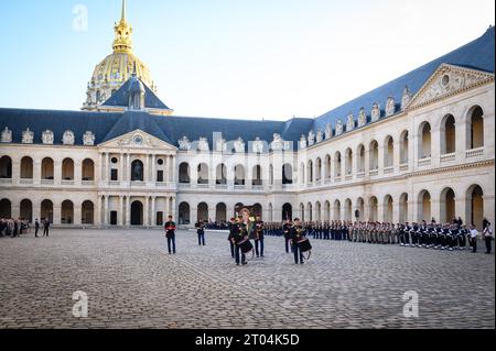 Paris, France. 03 octobre 2023. Ambiance lors d'un hommage national à la défunte historienne française et secrétaire perpétuelle de l'Académie française Hélène Carrere d'Encausse à l'Hôtel des Invalides à Paris, France le 3 octobre 2023. Photo Eric Tschaen/Pool/ABACAPRESS.COM crédit : Abaca Press/Alamy Live News Banque D'Images