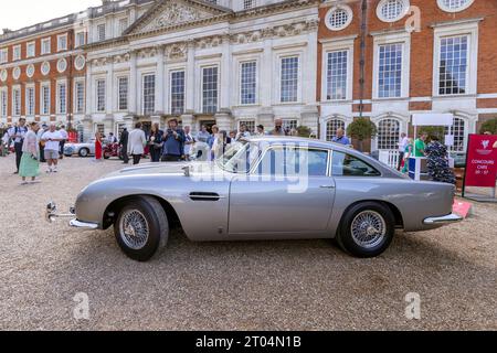 1964 Aston Martin DB5, James Bond 'Goldfinger' Recreation, Concours of Elegance 2023, Hampton court Palace, Londres, Royaume-Uni Banque D'Images