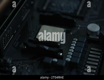 Tbilissi, Géorgie - 26 juillet 2022 : gros plan sur la carte mère du processeur AMD Ryzen Banque D'Images