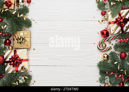 Fond de Noël avec double bordure latérale sur blanc Banque D'Images