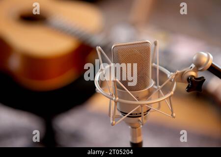 Mikrofon der Firma Neumann, TLM 103 Studio Set Symbolbild Musik, Mikrofon, Am 03.10.2023 in Siegen/Deutschland. *** Neumann Company microphone, TLM 103 studio set musique d'icône, microphone, sur 03 10 2023 à Siegen Allemagne crédit : Imago/Alamy Live News Banque D'Images