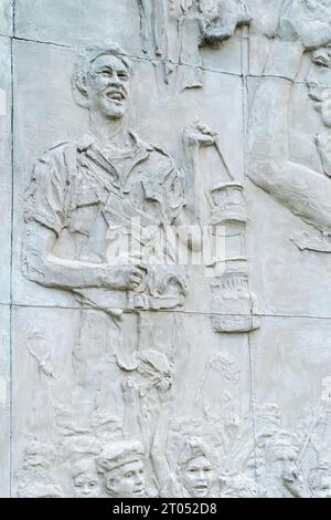 Ensemble sculptural et mémorial au Commandant Ernesto Che Guevara. Sculpture sur pierre en souvenir de la campagne d'alphabétisation (espagnol : Alfabetizacion)Sant Banque D'Images