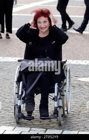 Peggy Parnass BEI der Ankunft zum Ökumenischen Gottesdienst zum Tag der Deutschen Einheit in der Hauptkirche Sankt Michaelis. Hambourg, 03.10.2023 *** Peggy Parnass arrivée pour le service œcuménique de la Journée de l'unité allemande à la Hauptkirche Sankt Michaelis Hamburg, 03 10 2023 Foto:xgbrcix/xFuturexImagex festakt 3006 Banque D'Images