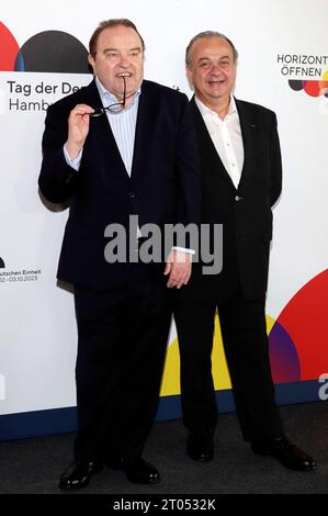 Gustav Peter Wöhler und Albert Wiederspiel BEI der Ankunft zum Festakt zum Tag der Deutschen Einheit in der Elbphilharmonie. Hambourg, 03.10.2023 *** Gustav Peter Wöhler et Albert Wiederspiel arrivent pour la cérémonie de la Journée de l'unité allemande à l'Elbphilharmonie Hambourg, 03 10 2023 Foto:xgbrcix/xFuturexImagex festakt 3070 Banque D'Images