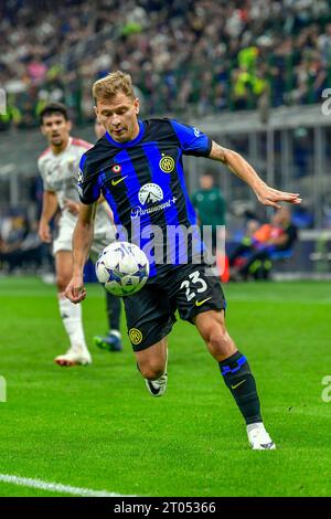 Milan, Italie. 03e, octobre 2023. Nicolo Barella (23) de l'Inter vu lors du match de l'UEFA Champions League entre l'Inter et Benfica à Giuseppe Meazza à Milan. (Crédit photo : Gonzales photo - Tommaso Fimiano). Banque D'Images