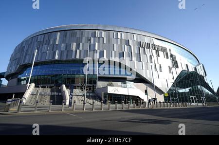 Photo du dossier datée du 15-02-2023 d'Une vue générale du Tottenham Hotspur Stadium à Londres. La maison de Spurs est le plus grand stade de club de Londres, avec une capacité de plus de 62 000 personnes. Ouvert en avril 2019, le stade comprend un terrain rétractable avec une surface synthétique de la NFL en dessous. Date de publication : mercredi 4 octobre 2023. Banque D'Images