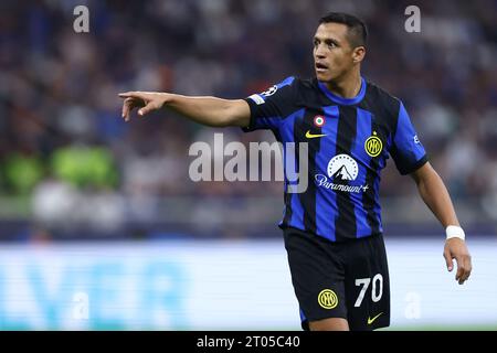 Milan, Italie. 03 octobre 2023. Alexis Sanchez du FC Internazionale fait des gestes lors du match de football de l'UEFA Champions League entre FC Internazionale et SL Benfica au Stadio Giuseppe Meazza le 3 2023 octobre à Milan, Italie . Crédit : Marco Canoniero/Alamy Live News Banque D'Images