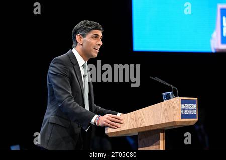 Manchester, Royaume-Uni. 4 octobre 2023. Le premier ministre Rishi Sunak prend la parole à la conférence du Parti conservateur. Crédit : Benjamin Wareing / Alamy Live News Banque D'Images