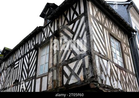 Maison ancienne du 14e siècle à la rue haute à Honfleur, France, Français, Normandie, 2023 Banque D'Images