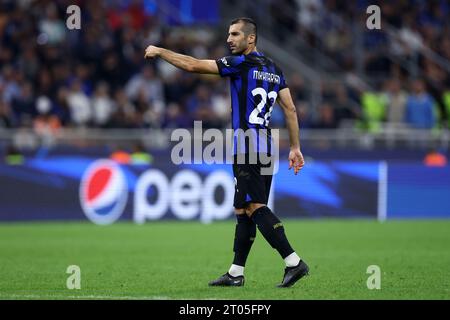 Milan, Italie. 03 octobre 2023. Henrikh Mkhitaryan du FC Internazionale fait des gestes lors du match de l'UEFA Champions League entre FC Internazionale et SL Benfica au Stadio Giuseppe Meazza le 3 octobre 2023 à Milan, Italie . Crédit : Marco Canoniero/Alamy Live News Banque D'Images