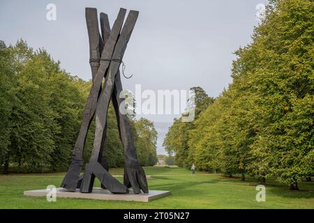 Serpentine South, Londres, Royaume-Uni. 4 octobre 2023. Serpentine Gallery présente sa première exposition personnelle de Georg Baselitz (né en 1938, Saxe) du 5 octobre 2023 au 7 janvier 2024. Il comprend une sculpture monumentale de neuf mètres de haut Zero Dom (Zero Dome) dans les parcs royaux, présentée pour la première fois au Royaume-Uni. Crédit : Malcolm Park/Alamy Live News Banque D'Images