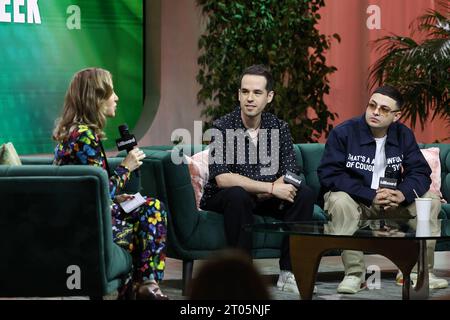 MIAMI BEACH, FL-OCT 4 : Leila Cobo, Edgar Barrera et Keityn sont vus lors du Superstar Songwriter Panel pendant la Billboard Latin Music week le 4 octobre 2023 à Miami, en Floride. (Photo Alberto E. Tamargo/Sipa USA) Banque D'Images