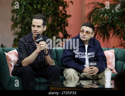 MIAMI BEACH, FL-OCT 4 : Edgar Barrera et Keityn sont vus lors du Superstar Songwriter Panel pendant la Billboard Latin Music week le 4 octobre 2023 à Miami, en Floride. (Photo Alberto E. Tamargo/Sipa USA) Banque D'Images
