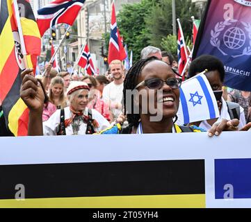 Jérusalem, Israël. 04 octobre 2023. Les pèlerins chrétiens pro-israéliens participent à la Parade annuelle de Jérusalem pendant la fête juive de Soukcot, la fête des Tabernacles, le mercredi 4 octobre 2023, à Jérusalem. Photo de Debbie Hill/ crédit : UPI/Alamy Live News Banque D'Images