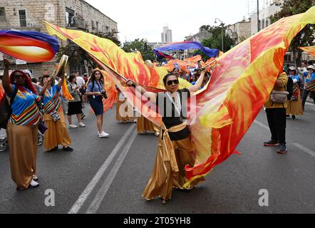 Jérusalem, Israël. 04 octobre 2023. Les pèlerins chrétiens pro-israéliens participent à la Parade annuelle de Jérusalem pendant la fête juive de Soukcot, la fête des Tabernacles, le mercredi 4 octobre 2023, à Jérusalem. Photo de Debbie Hill/ crédit : UPI/Alamy Live News Banque D'Images