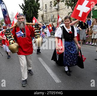 Jérusalem, Israël. 04 octobre 2023. Les pèlerins chrétiens pro-israéliens participent à la Parade annuelle de Jérusalem pendant la fête juive de Soukcot, la fête des Tabernacles, le mercredi 4 octobre 2023, à Jérusalem. Photo de Debbie Hill/ crédit : UPI/Alamy Live News Banque D'Images