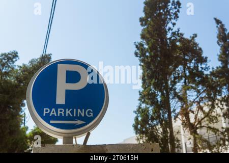 Indicateur de panneau de stationnement sur Kalymnos Banque D'Images