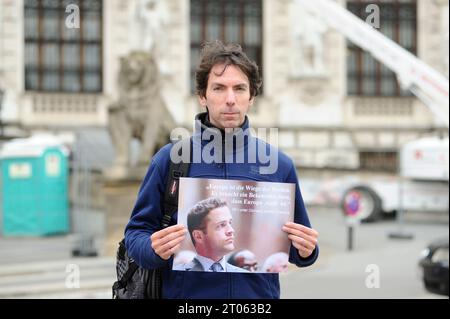 Vienne, Autriche. 24 septembre 2015. Alexander Pollak, directeur général et porte-parole de SOS Mitmensch Banque D'Images