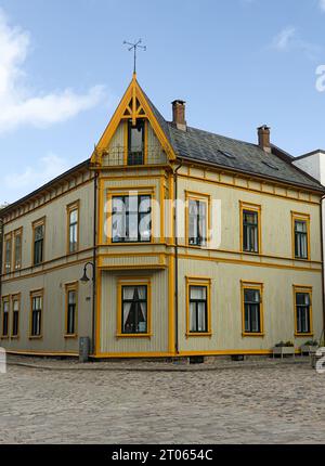 Bâtiment jaune à Fredrikstad, Norvège. Banque D'Images