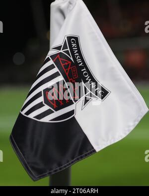 Une vue générale du drapeau de coin lors du match de Sky Bet League 2 entre Grimsby Town et Barrow à Blundell Park, Cleethorpes le mardi 3 octobre 2023. (Photo : Mark Fletcher | MI News) crédit : MI News & Sport / Alamy Live News Banque D'Images