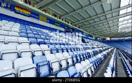 King Power Stadium, Leicester, Royaume-Uni. 4 octobre 2023. EFL Championship football, Leicester City contre Preston North End ; un fan précoce a le stand pour lui-même crédit : action plus Sports / Alamy Live News Banque D'Images