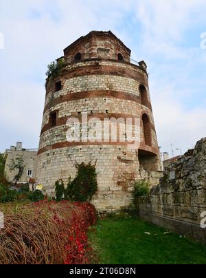 Située à Edirne, en Turquie, la tour macédonienne a été construite pendant la période romaine. Banque D'Images