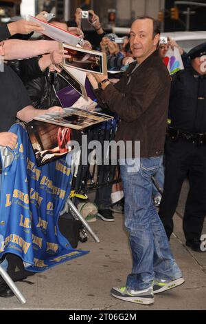 Manhattan, États-Unis d'Amérique. 19 juin 2008. NEW YORK - 19 MAI : l'acteur Kevin Spacey arrive pour son apparition dans le 'Late Show with David Letterman' au Ed Sullivan Theatre le 19 mai 2008 à New York Banque D'Images