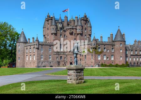 Le château de Glamis est la maison d'enfance de la reine Elizabeth II et est situé à Forfar, Angus, en Écosse Banque D'Images