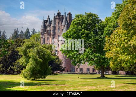 Le château de Glamis est la maison d'enfance de la reine Elizabeth II et est situé à Forfar, Angus, en Écosse Banque D'Images