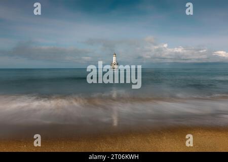 Le phare de Rattray Head n'est accessible qu'à marée basse et est situé près de Peterhead, Aberdeenshire, en Écosse. Banque D'Images