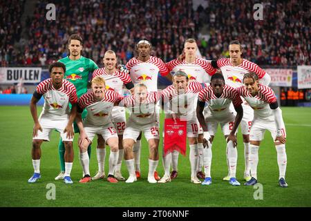 Leipzig, Allemagne. 04 octobre 2023. Football : Ligue des Champions, Journée 2, Groupe G, RB Leipzig - Manchester City à Red Bull Arena. Les joueurs de Leipzig s'alignent pour la photo de l'équipe. Crédit : Jan Woitas/dpa/Alamy Live News Banque D'Images