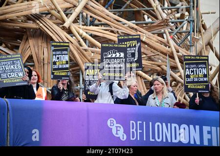 Royal Festival Hall, Londres, Royaume-Uni. 2 octobre 2023. BFI 2023 : démonstration des équipes de films lors du gala Saltburn - Opening Night, Londres, Royaume-Uni. Crédit : Voir Li/Picture Capital/Alamy Live News Banque D'Images