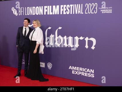 Londres, Royaume-Uni. 04 octobre 2023. Josey McNamara et Emerald Fennell assistent au gala d'ouverture de SALTBURN - 67e BFI London film Festival Red Carpet arrivées au Southbank Centre, Royal Festival Hall de Londres. Crédit : S.A.M./Alamy Live News Banque D'Images