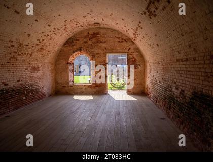 Vue de l'intérieur du fort regardant dans la cour, fort Macon SP, NC Banque D'Images