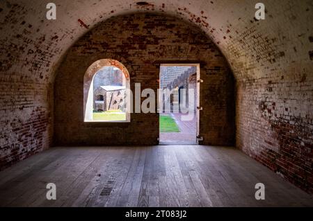 Vue de l'intérieur du fort regardant dans la cour, fort Macon SP, NC Banque D'Images