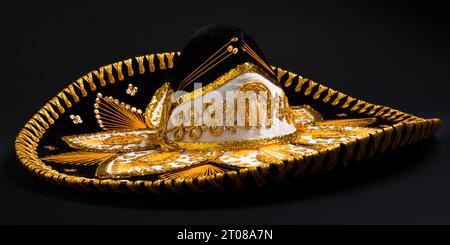 Sombrero ou chapeau mexicain noir et orné Banque D'Images