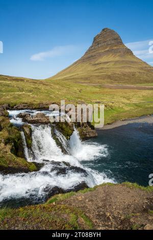 Mt. Kirkjufell et Kirkjufellsfoss cascade en Islande Banque D'Images