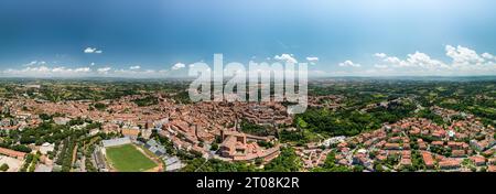 Vue aérienne de Sienne, ville médiévale en Toscane, avec vue sur le Dôme et le clocher de la cathédrale de Sienne (Duomo di Siena), monument Tour Mangia et Ba Banque D'Images