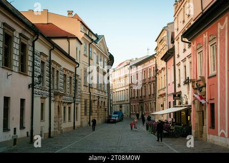 Scène de rue dans la vieille ville de Kraków, Pologne Banque D'Images