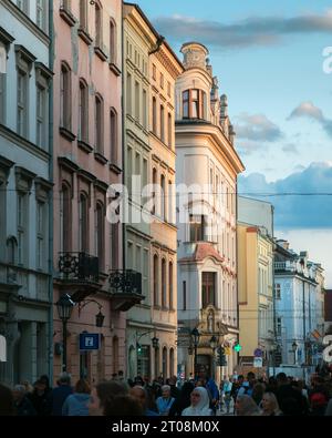 Scène de rue dans la vieille ville de Kraków, Pologne Banque D'Images