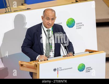 Bonn, Allemagne. 05 octobre 2023. Samih Zhukri, ministre égyptien des Affaires étrangères, prend la parole lors de la conférence internationale de reconstitution des ressources du Fonds vert pour le climat à Bonn. La conférence vise à attirer l'attention sur la protection internationale du climat et à mobiliser des contributions pour le fonds pour les années 2024 à 2027. Crédit : Thomas Banneyer/dpa/Alamy Live News Banque D'Images