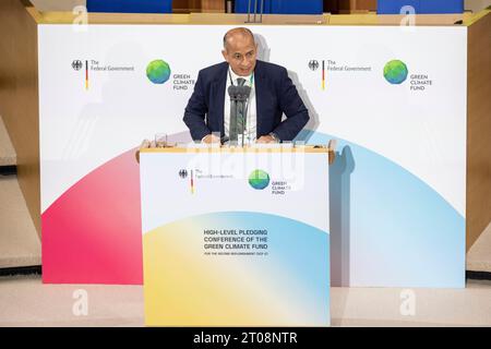 Bonn, Allemagne. 05 octobre 2023. Sameh Shoukry, ministre égyptien des Affaires étrangères, prend la parole lors de la conférence internationale de reconstitution des ressources du Fonds vert pour le climat à Bonn. La conférence vise à attirer l'attention sur la protection internationale du climat et à mobiliser des contributions pour le fonds pour les années 2024 à 2027. Crédit : Thomas Banneyer/dpa/Alamy Live News Banque D'Images