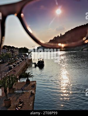 coucher de soleil vu à travers des lunettes de soleil Banque D'Images