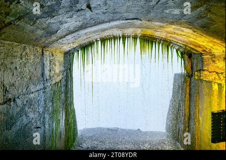 Tunnel souterrain dans les chutes Horseshoe. L'attraction est un endroit célèbre Banque D'Images