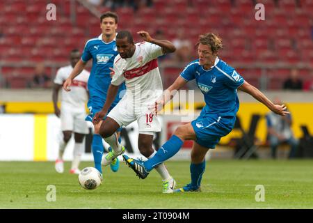 Cacau (18) Aktion gegen Jannik Verstergaard (29) VFB Stuttgart - 1899 Hoffenheim 6:2 Fußball Bundesliga in Stuttgart, Deutschland am 01.09.2013 Banque D'Images